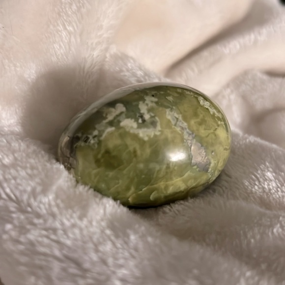 AFRICAN HAND PAINTED DECORATIVE GREEN MARBLE w/SILVER STONE EGG FROM KENYA 🇰🇪 - Picture 3 of 8